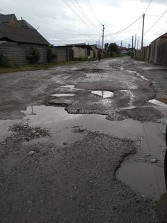 Когда отремонтируют дорогу на улице Валдайской, которая вся в ямах? - бишкекчанин (фото)