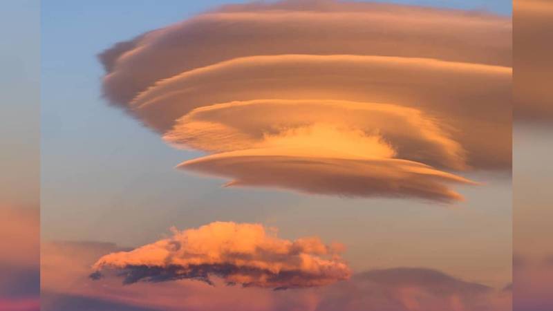 Фантастические облака на Иссык-Куле. Фото