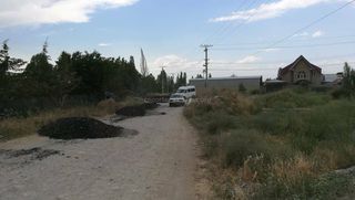 Законно ли на Шералиева-Матисакова заложили вдоль дороги фундамент, который сужает дорогу?