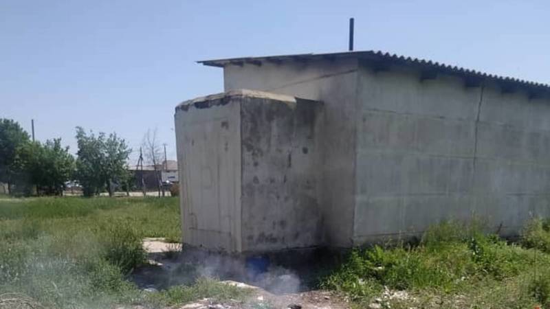 Бишкекчанин жалуется на состояние туалета ГОМ №3. Фото