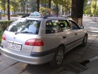 Бишкекчанка: «Тойоту» нагло припарковали на тротуаре пр.Манаса (фото, видео)