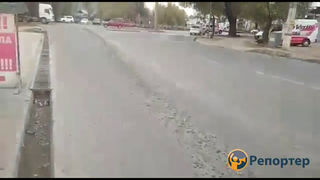Садырбаев-Гагарин кесилишиндеги жолду бетон ташуучу автоунаалар булгап жатышат