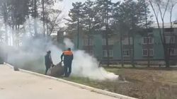 Работники Bishkek Petroleum сжигают мусор. Видео