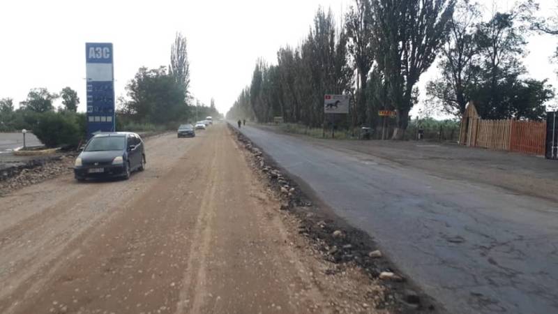 Дорогу от Балыкчы до села Сары-Камыш ремонтируют. Фото, видео