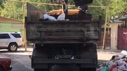 «Тазалык» вывез мусор возле здания ООН после жалобы горожан. Видео