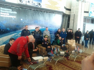 Космонавтов Роскосмоса и NASA, приземлившихся на территории Карагандинской области, встретили в аэропорту, - читатель <b><i> (фото) </i></b>