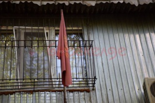 <b>Кыргызча: </b> Когда поменяют старый и грязный флаг на здании Чуй-Бишкекского Управления юстиции?- читатель <b><i>(фото)</i></b>