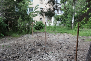 Законно ли житель жилгородка Совмина огораживает зеленую зону между домами? - житель <b><i>(фото)</i></b>
