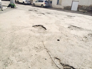 Минздрав отвечает по поводу плохого состояния дороги в Республиканскую больницу с улицы Боконбаева