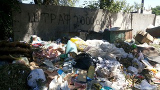 2 неделю по ул. Тульская лежат горы мусора, - читатель <b><i>(фото)</i></b>