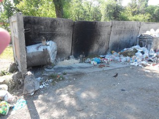 Редко вывозится мусор по ул. Токтоналиева, и давно сломан мусорный бак, - читатель <b><i>(фото)</i></b>