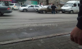 Москва - Логвиненко көчөлөрүнүн кесилишиндеги жол кырсык тыгын жаратты, – окурман <b>(фото)</b>