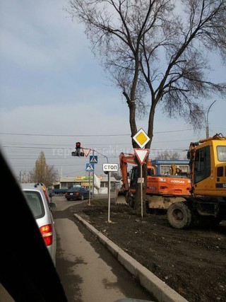 ДПС Бишкека выдала предписание УКС мэрии столицы демонтировать один из двух дорожных знаков, которые противоречили друг другу, на пересечении улиц Садыгалиева-Д.Сяопина