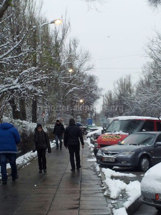 По улице Гоголя производилась проверка лам ночного освещения, - «Бишкексвет»