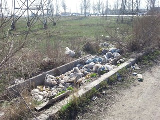 Дворники МТУ №6 Бишкека произвели очистку участка на пересечении улиц Армейская-Анкара