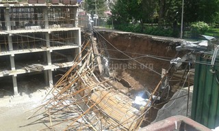 На ул.Киевская на строящемся объекте у стены котлована <b>обрушилась часть конструкции <i>(фото)</i></b>