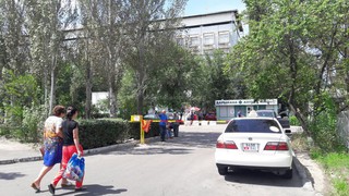 Разрешение на устройство шлагбаума при въезде на территорию столичной поликлиники №6 не выдавалось, - «Бишкекглавархитектура»