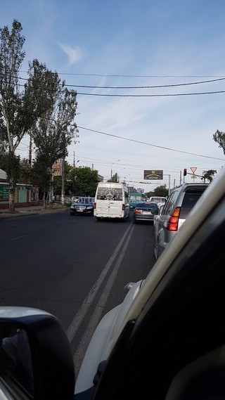 Водители маршруток, выехавшие на встречную полосу на перекрестке Ахунбаева-Юнусалиева, оштрафованы по 1 тыс. сомов, - УПМ ГУВД Бишкека