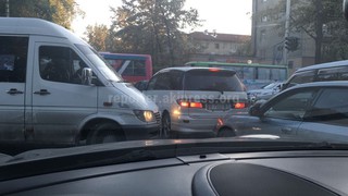 Бишкеке на перекрестке Чуй-Молодой Гвардии не работает светофор, образовалась пробка, - читатель (фото)