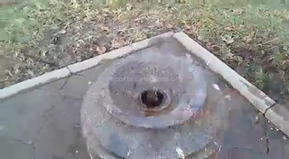 Рядом с памятником Курманжан Датки беспрерывно вытекает вода из колонки, - читатель (видео)