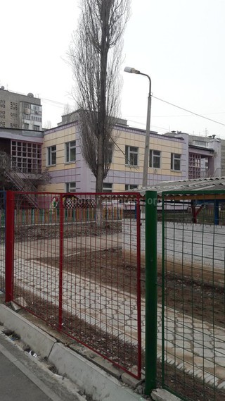 «Бишкексвет» восстановит 3 фонаря на территории детсада в 7 мкр