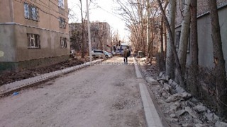 «Бишкекасфальтресвис» проложит тротуар с одной стороны улицы в 6 мкр и ирригацию с другой