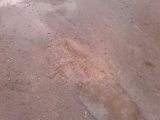 Бишкекчане сообщили, что яму на ул.Ташкентской «закидали глиной»