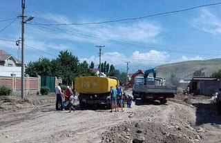 Жители жилмассива Арча-Бешик намерены митинговать из-за отсутствия питьевой воды (фото)