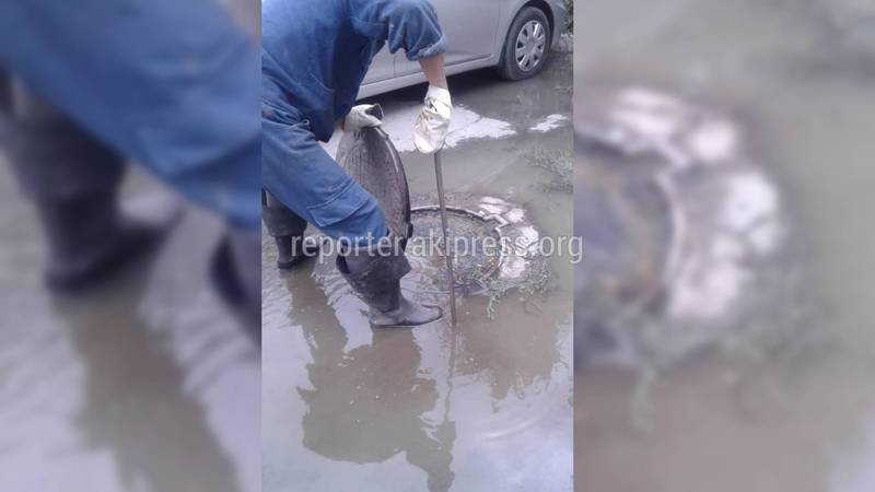«Бишкекводоканал» устранил засор канализационной сети в мкр «Восток-5»