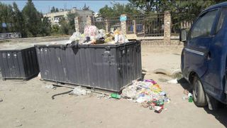 Читатель жалуется на антисанитарию по ул.Волкова в Бишкеке (фото)