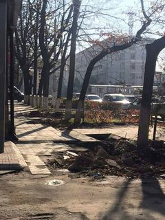 Бишкекчанин просит быстрее завершить ремонт тротуара на улице Логвиненко