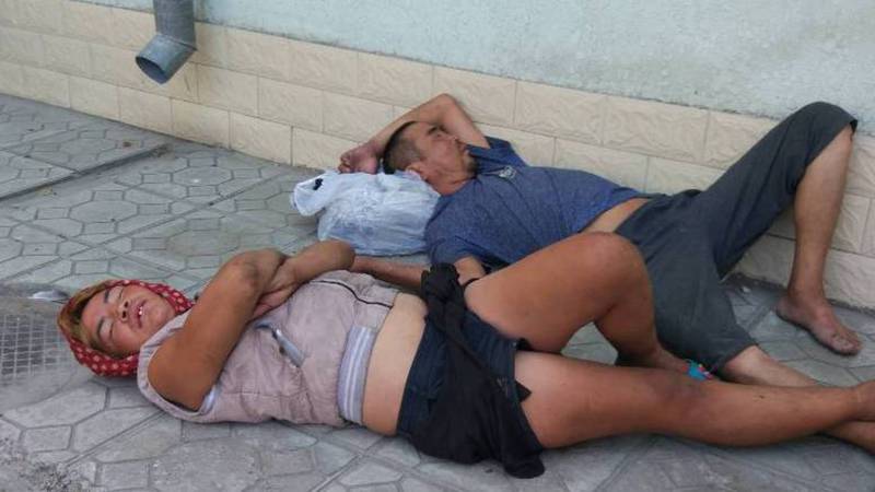 На Бейшеналиевой-Токтогула возле аптеки спят пьяные бездомные люди (фото)