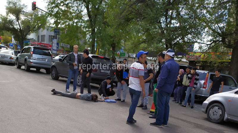 На Московской - Шопокова машина сбила девушку (фото)