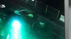 На Ден Сяопина - Месороша водитель легкового авто стукнул «Хонду» стоявшую на парковке и сбежал (видео)