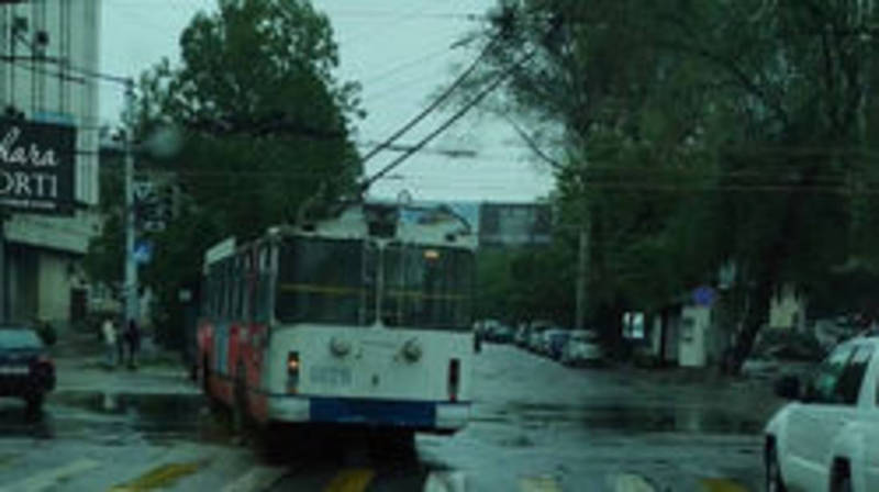 Троллейбус из-за своих габаритов не может выполнить поворот на ул.Киевской, - мэрия