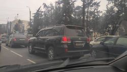 В центре Бишкека замечена полностью тонированная «Тойота». Фото