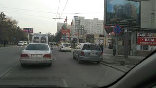 Житель Бишкека жалуется на постоянные пробки на ул.Юнусалиева (фото)