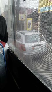 Бишкекчанин просит не клеить объявления на окна муниципальных автобусов