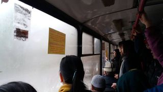 Забастовка водителей маршруток продолжается. Пассажиров возят троллейбусы и автобусы