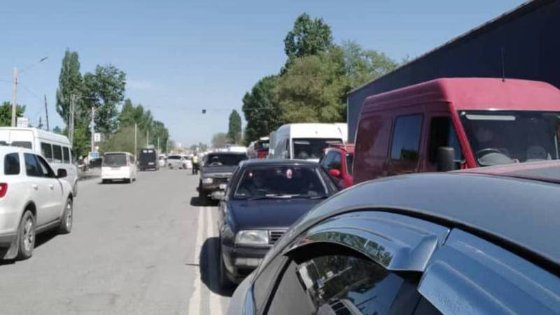 На въезде в Бишкек образовалась пробка, - очевидец. Фото