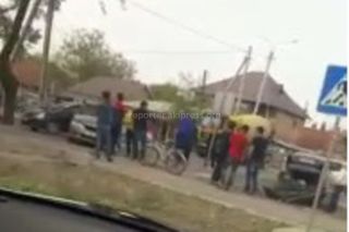 В Бишкеке на ул.Профсоюзной столкнулись «Хонда» и «Мерседес» <i>(видео)</i>
