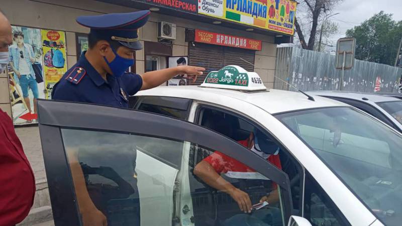 Патрульная милиция провела разъяснительную работу с частными таксистами возле Западного автовокзала