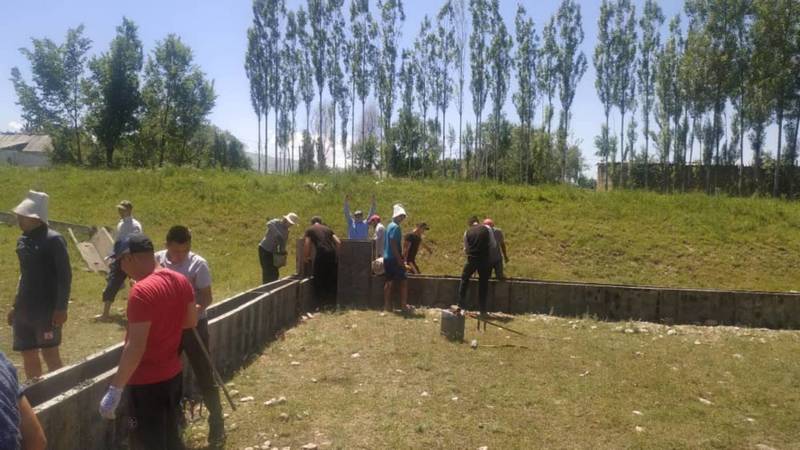 Жители села Шалта на свои средства начали строить футбольное поле. Фото