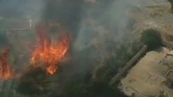 В центре Бишкека горит сухотравие. Видео