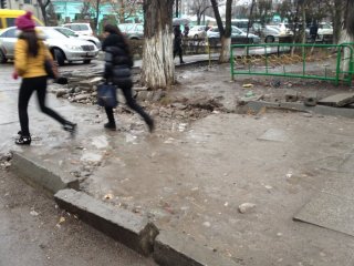 Тротуар на Московской — Гоголя не восстановили после ремонтных работ ОАО «Северэлектро» <b>(фото)</b>