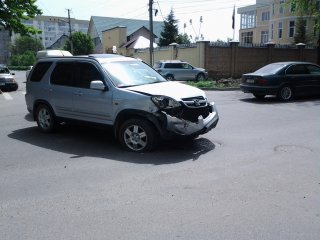 В Бишкеке столкнулись автомашины «Мерседес» и «Хонда» <b>(фото)</b>