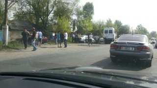 В селе Садовое столкнулись микроавтобус и легковой автомобиль <b>(фото)</b>
