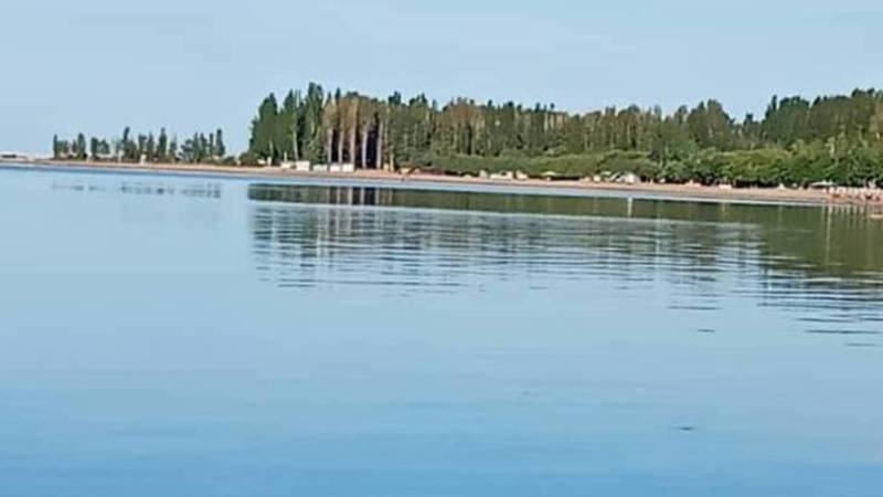 «Красота и умиротворение». Озеро Иссык-Куль в 6 утра. Фото