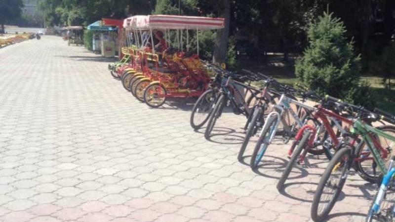 В Дубовом парке продолжает работать прокат велосипедов, несмотря на запрет мэрии, - горожанин