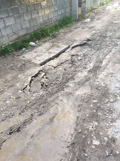 В Бишкеке по ул.Архангельской невозможно ходить, так как образовались большие ямы